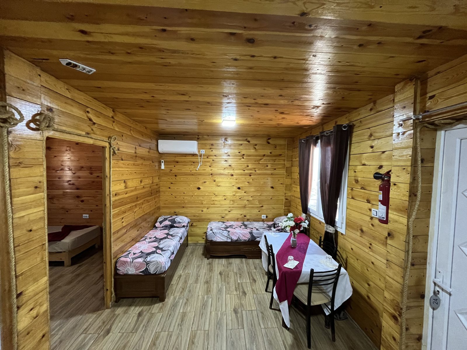 Bungalow F3 — séjour tout bois
